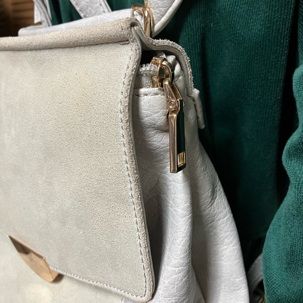 Moda? Chic Light Gray Backpack - Picture 4 of 15
